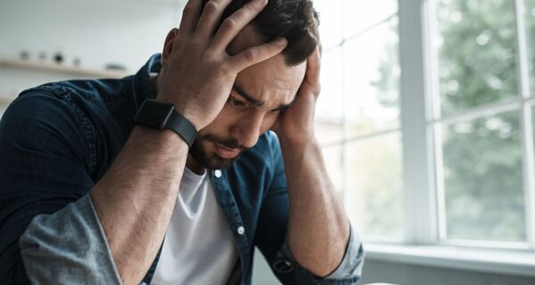 O Fogo Interior Como o Burnout e a Ansiedade Causam Sensação de Queimação no Corpo