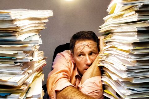 A Falsa Produtividade Como a Cultura do Trabalho Excessivo Contribui para o Burnout